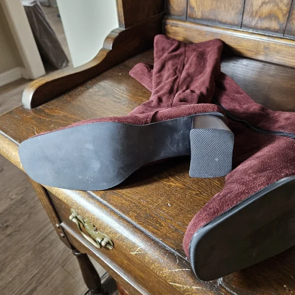 Elegant Burgundy Suede Boot Bkock Heel Side Zipper Womens Size 7. - Picture 13 of 16